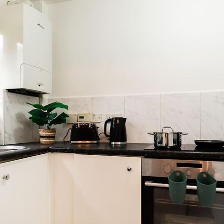 Cosy Decorated Flat In Tonbridge Apartamento Exterior foto